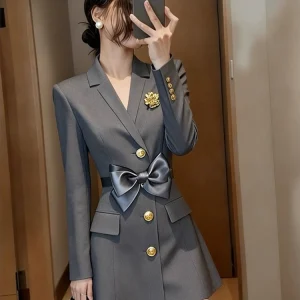 2026 light luxury, high-end professional temperament, small fragrant style top, huge and beautiful skirt, pinch waist gray suit dress